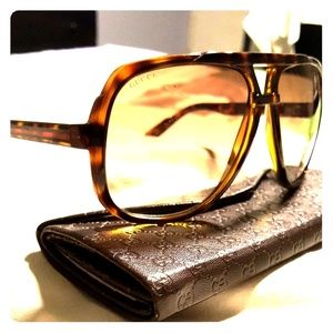 Gucci Sunglasses & Folding Case